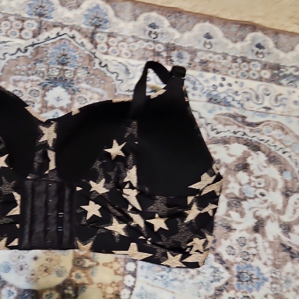 Wireless Black Bra with Metallic Star Print - Picture 6 of 9